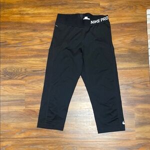Nike Women’s Black Leggings 3/4 length Medium